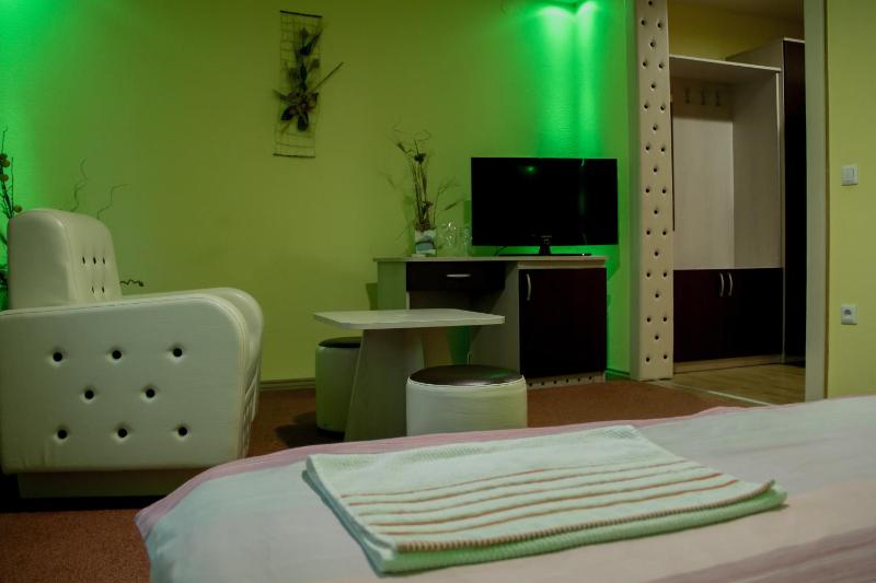 Double or Twin Room image 3