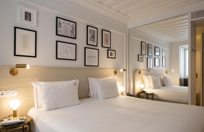 Standard Double Room image 3