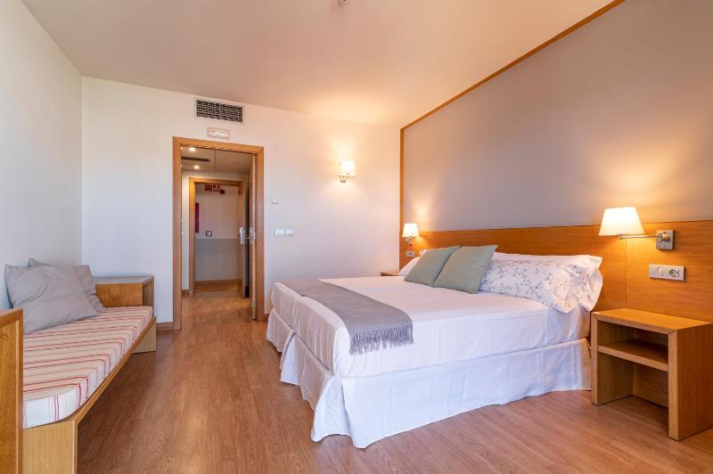 Double or Twin Room image 4