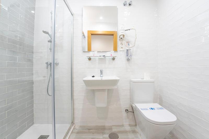 Twin Room image 1