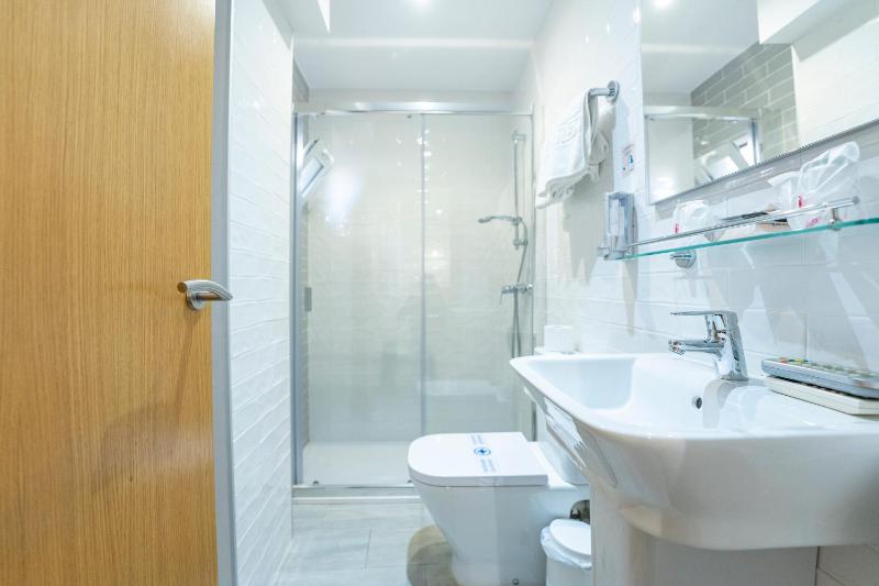 Double Room image 1