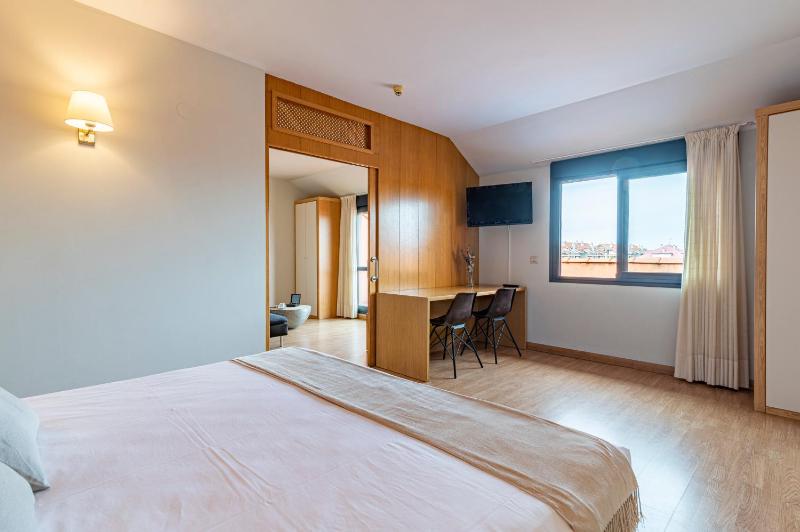 Suite with Spa Bath image 1