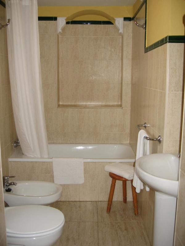 Quadruple Room image 3