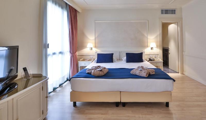 Junior Suite (2 Adults) image 1