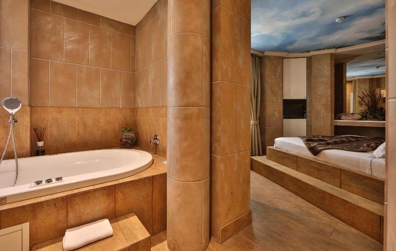 Suite image 3