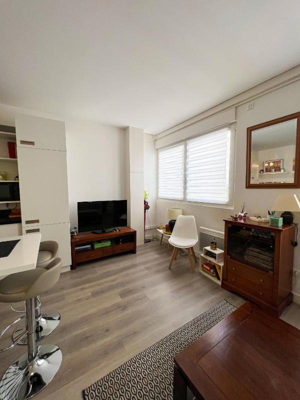 One-Bedroom Apartment image 3