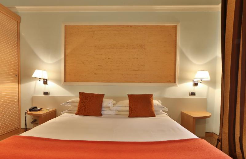 Classic Double or Twin Room image 3