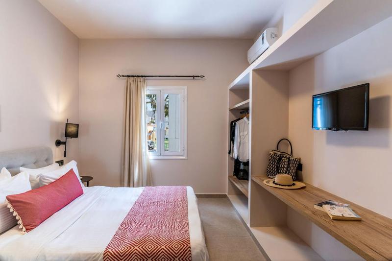 Deluxe Double Room image 4