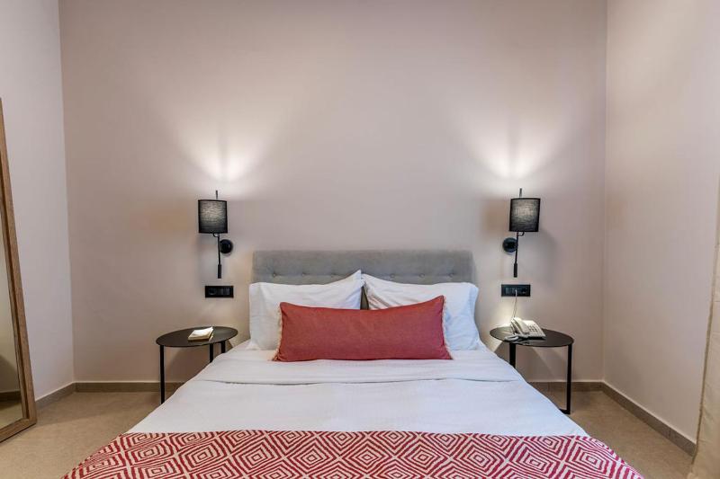 Deluxe Double Room image 2