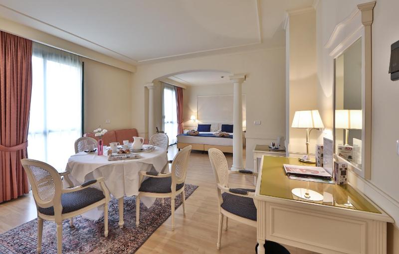 Junior Suite (2 Adults + 2 Children) image 4