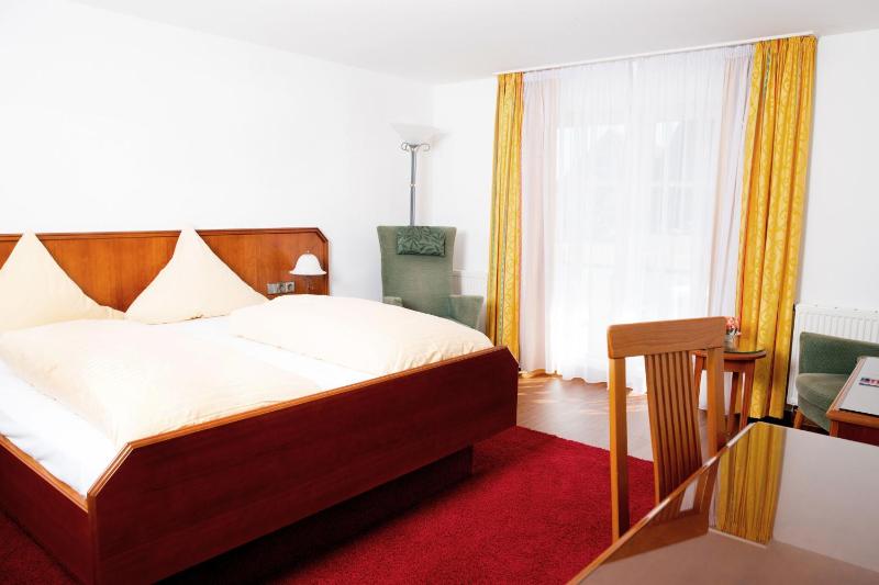 Double Room with Balcony image 2