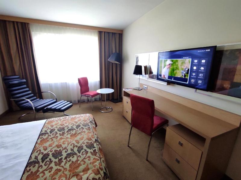 Superior Double Room - Street Side image 1