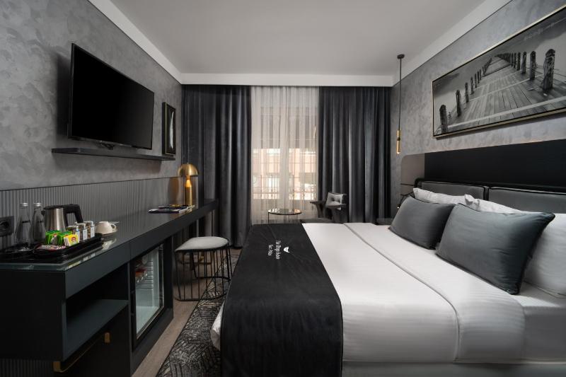 Double Room image 1