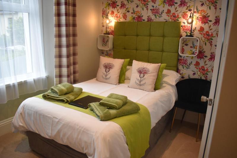Small Double Room image 3