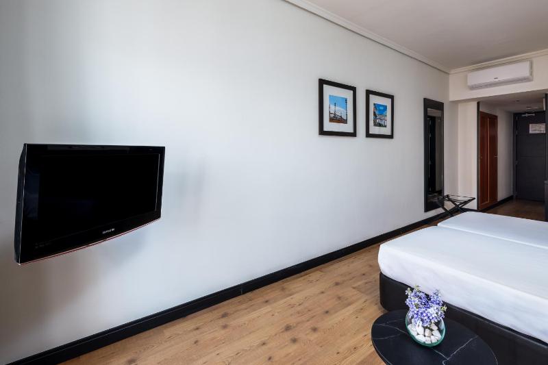 Interior Room image 4