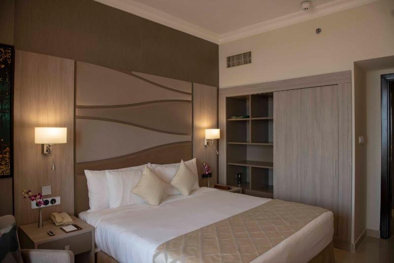 Deluxe Suite with City View with Free Shuttle Beach & Mall Transfer image 3