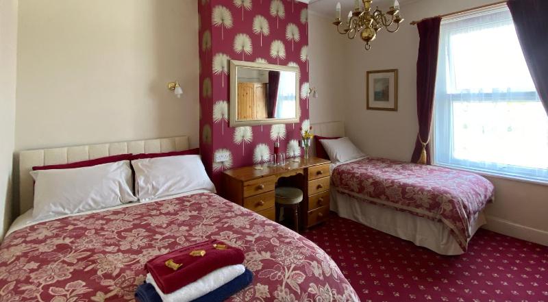 Standard Triple Room image 4