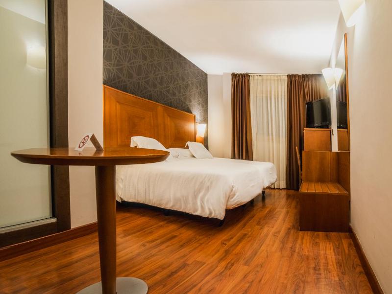 Twin Room image 1
