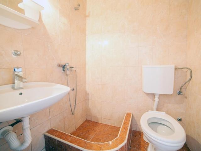 Comfort Two-Bedroom Apartment with Terrace image 4