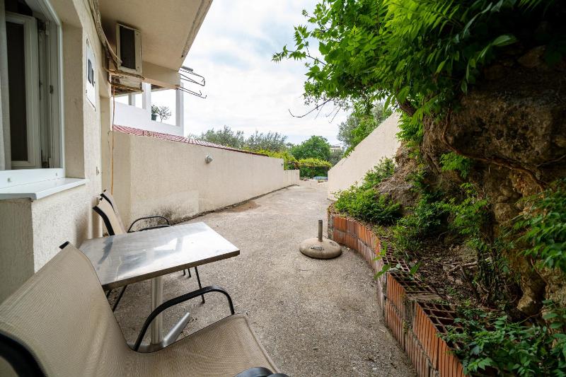 Comfort Two-Bedroom Apartment with Terrace image 2