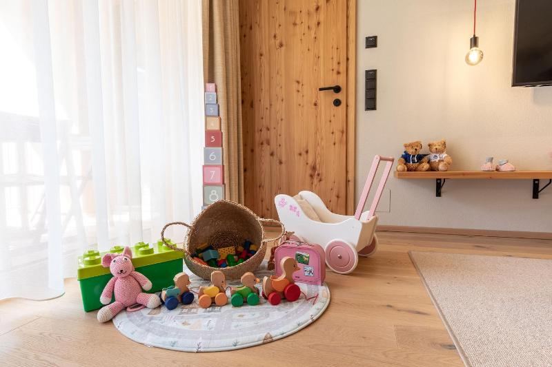 Family Room with Mountain View image 4