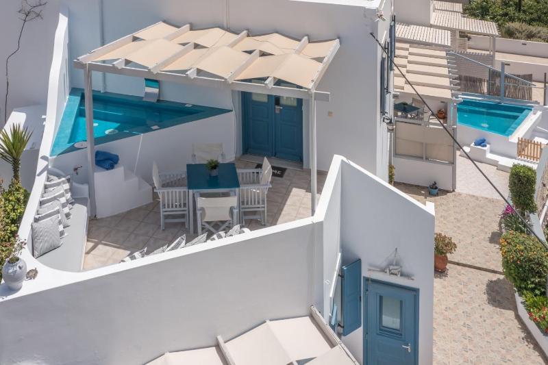 Two-Bedroom Deluxe Apartment with Garden View image 4