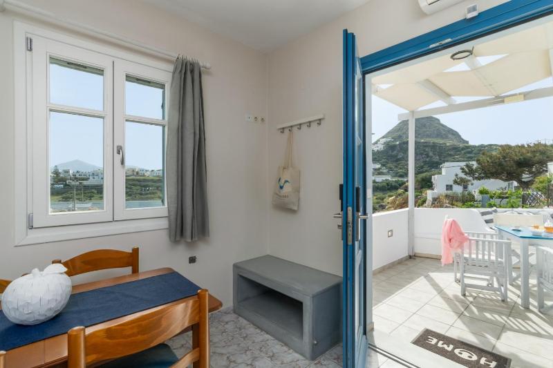 Two-Bedroom Deluxe Apartment with Garden View image 2