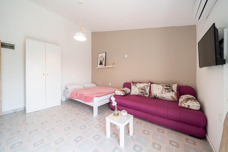 Triple Studio with Balcony image 1