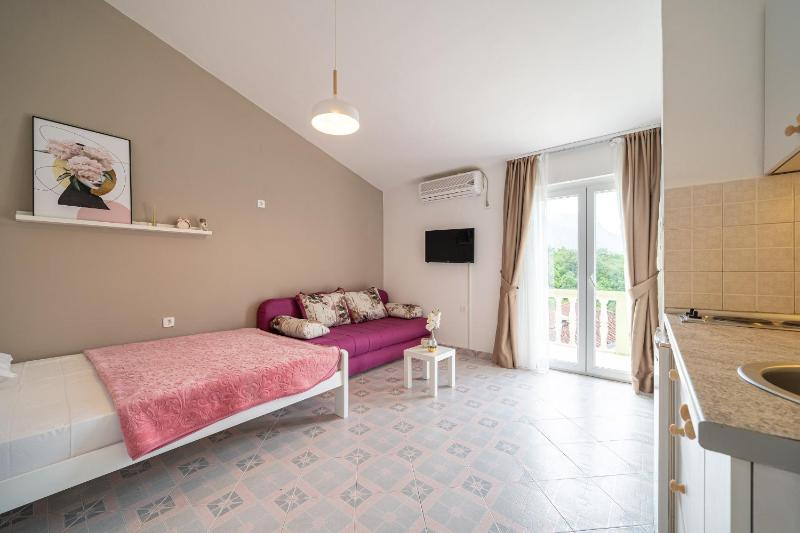 Studio with Sea View image 4