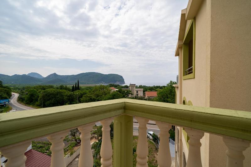 Triple Studio with Balcony image 2