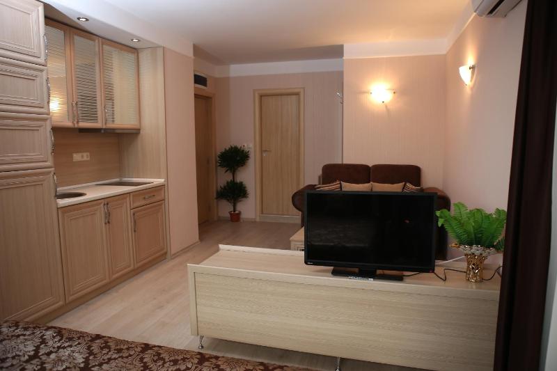 Deluxe Studio image 3