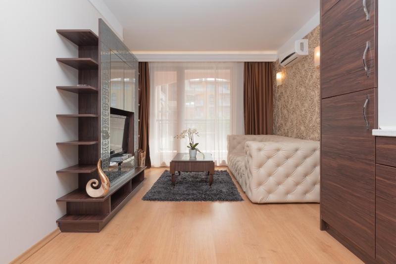 Standard One-Bedroom Apartment image 2