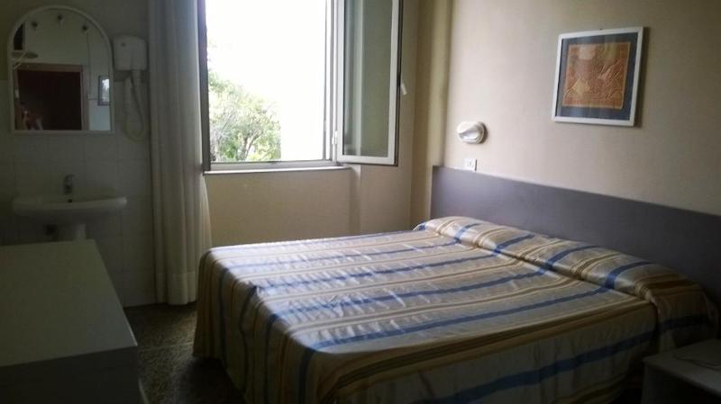Double or Twin Room with Shared Bathroom image 4