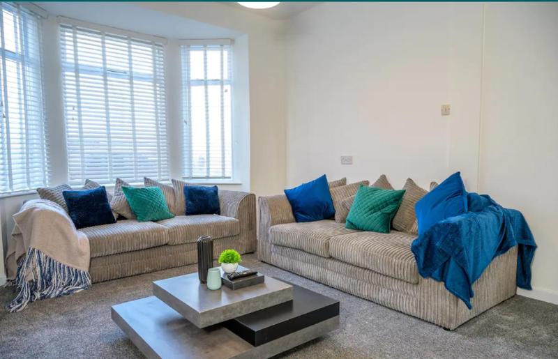 Large 7 bedroom town house in Chester City Centre - image 4