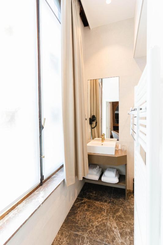 Deluxe Double Room with Spa Access image 2