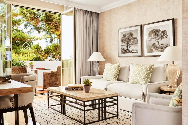 One-Bedroom Suite image 3