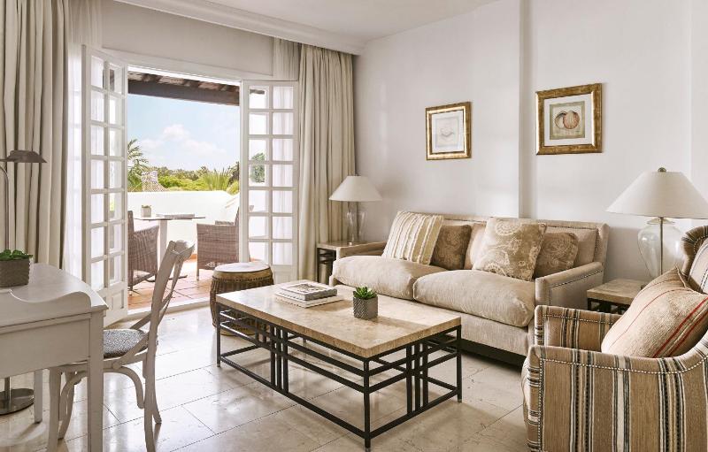One-Bedroom Suite image 4