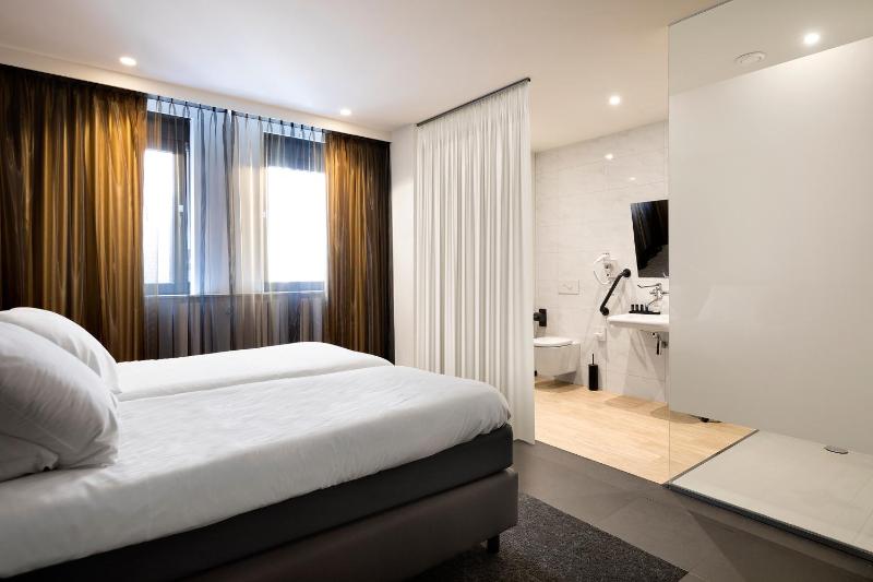 Double Room - Disability Access image 4