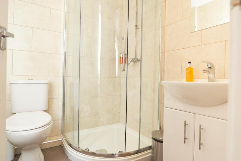 Standard Twin Room image 1