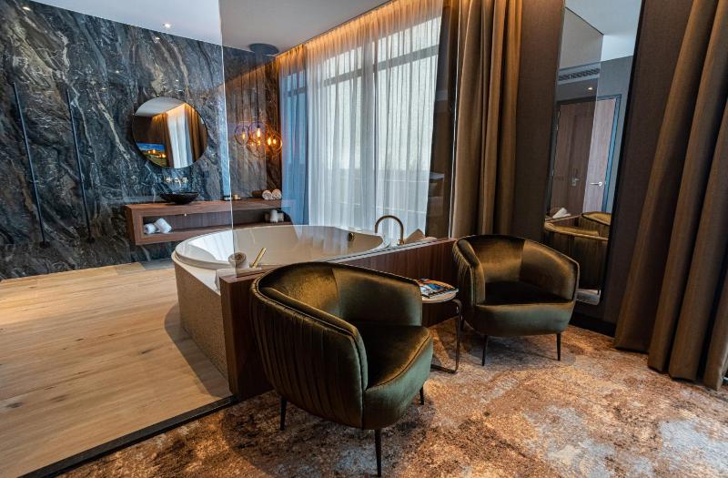 Suite with Spa Bath image 2