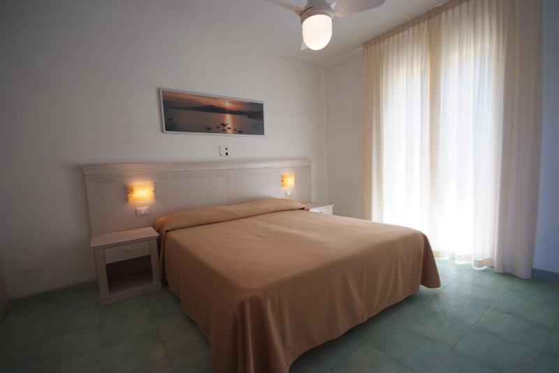 Superior One-Bedroom Apartment (4 Adults) image 3