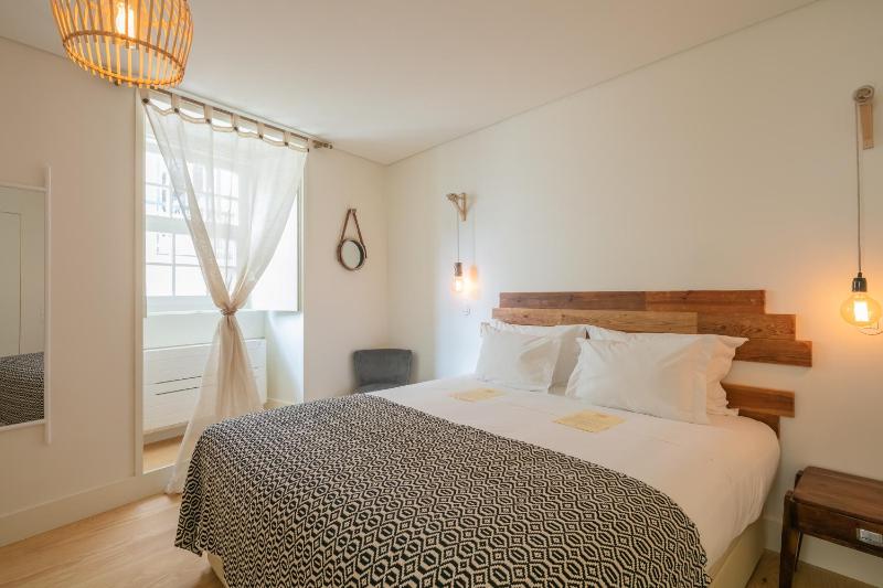 Deluxe One-Bedroom Apartment Historical View image 3