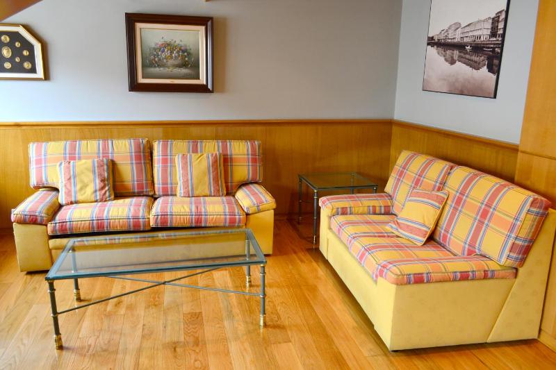 Family Room image 4