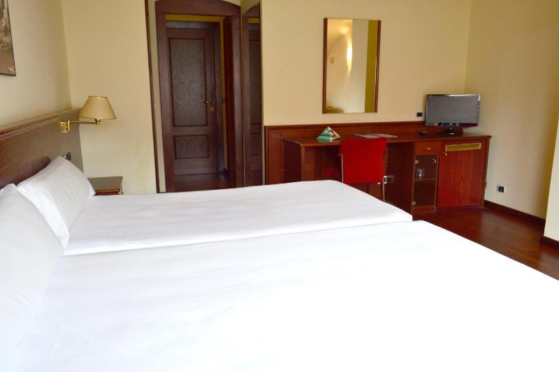Double or Twin Room with Extra Bed image 2