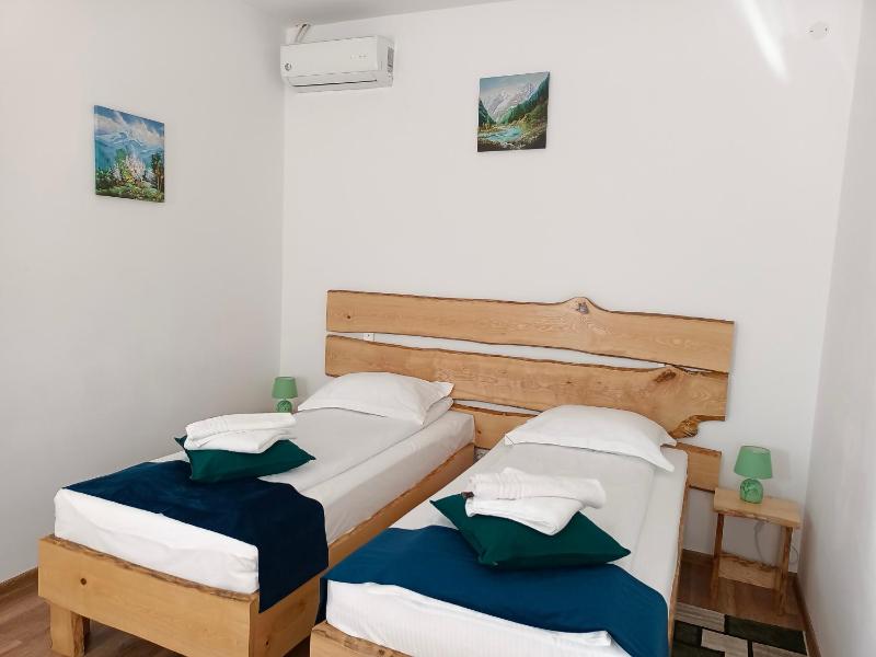 Deluxe Twin Room image 1
