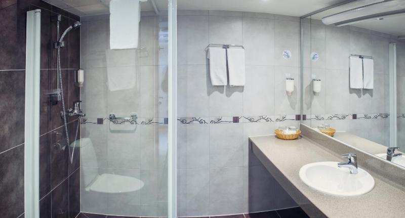 One-Bedroom Apartment with Spa Bath image 3