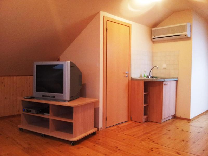 Quadruple Room with Shared Bathroom image 4