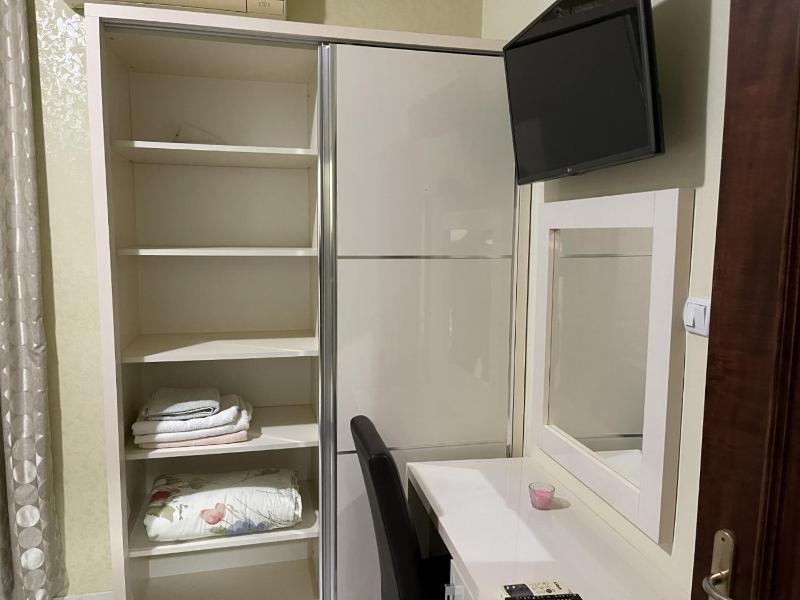 Double Room with Balcony image 2