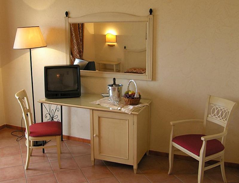 Double or Twin Room image 3
