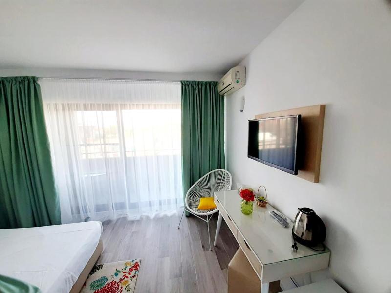 Double Room with Sea View image 3